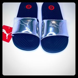 Women’s Puma Slides Size 6